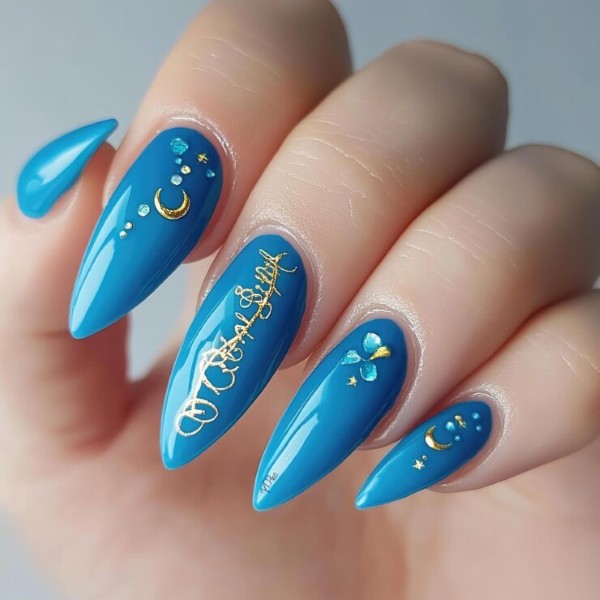 imgi_15_art-nail-art-with-name-letter-blue-image_1269581-11245